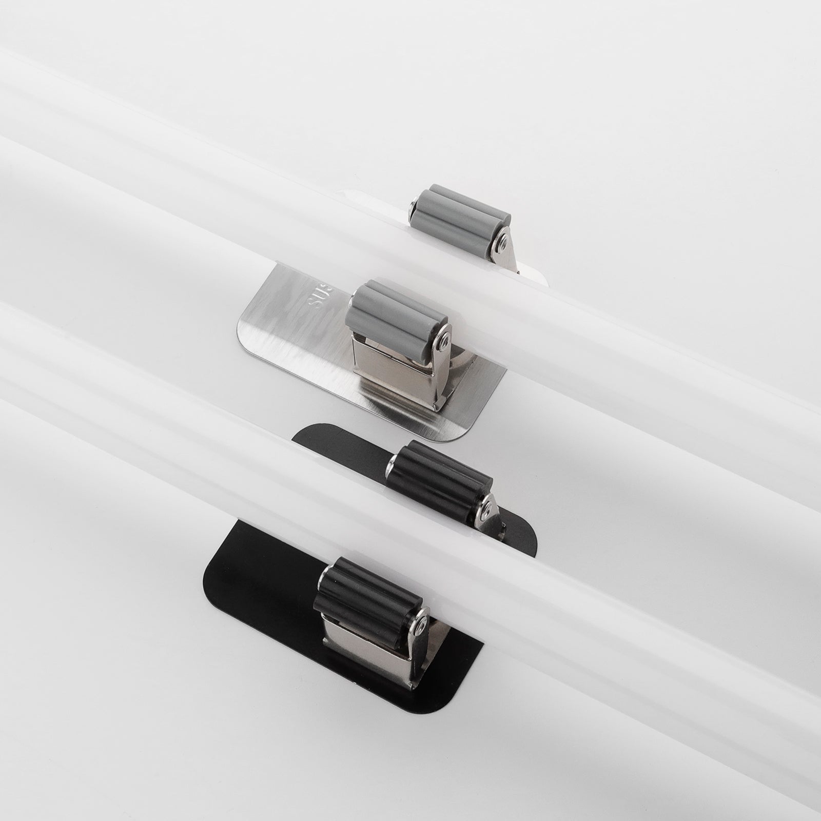 Wall blade holder